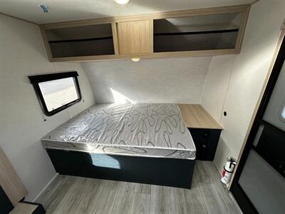 2025 Prime Time Avenger 17FQS   - Photo 9 - Goshen, IN 46526