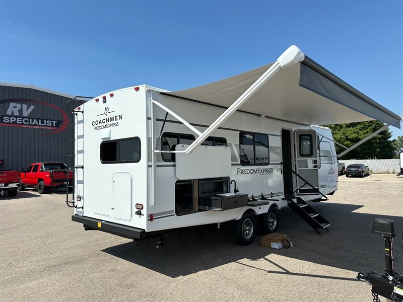 2026 Coachmen Freedom Express Ultra Lite 274RKS - Photo 17 - Goshen, IN 46526
