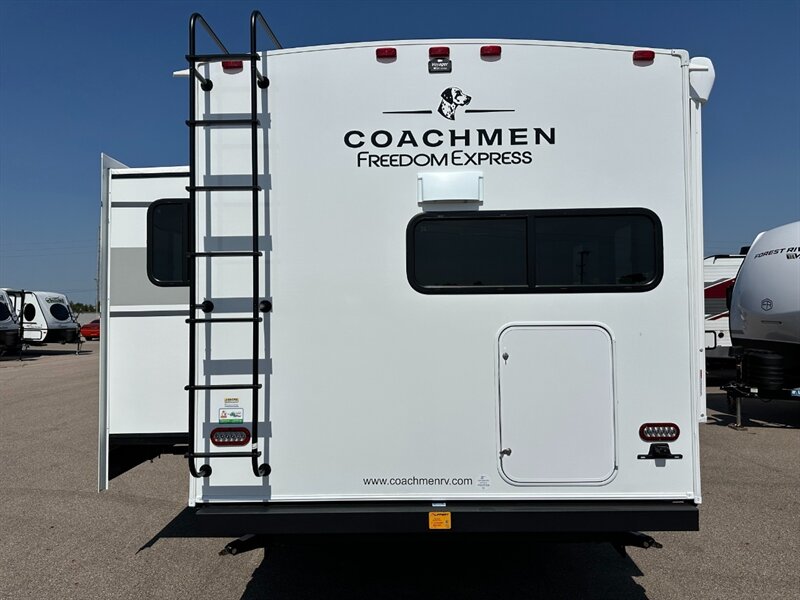 2026 Coachmen Freedom Express Ultra Lite 274RKS - Photo 7 - Goshen, IN 46526