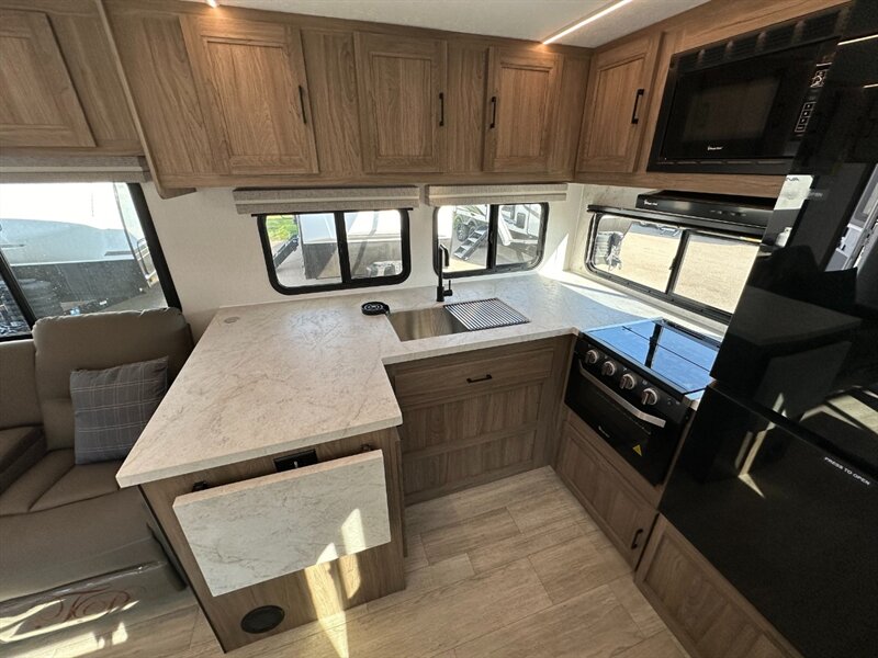 2026 Coachmen Freedom Express Ultra Lite 274RKS - Photo 24 - Goshen, IN 46526