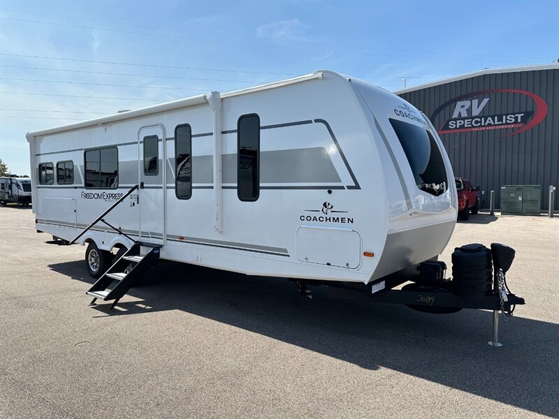 2026 Coachmen Freedom Express Ultra Lite 274RKS - Photo 4 - Goshen, IN 46526