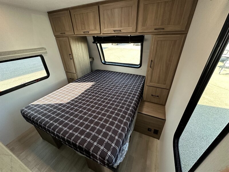 2026 Coachmen Freedom Express Ultra Lite 274RKS - Photo 33 - Goshen, IN 46526