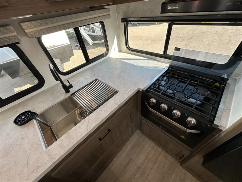 2026 Coachmen Freedom Express Ultra Lite 274RKS - Photo 25 - Goshen, IN 46526