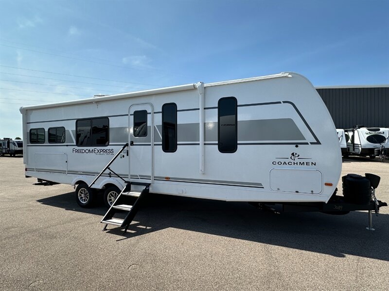 2026 Coachmen Freedom Express Ultra Lite 274RKS - Photo 5 - Goshen, IN 46526