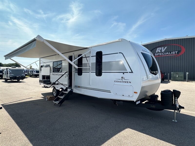 2026 Coachmen Freedom Express Ultra Lite 274RKS - Photo 16 - Goshen, IN 46526