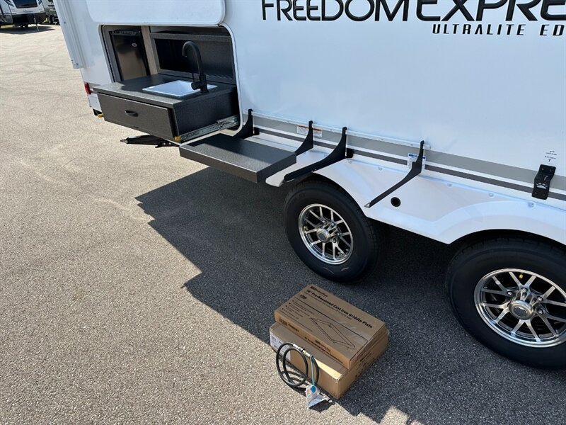 2026 Coachmen Freedom Express Ultra Lite 274RKS - Photo 11 - Goshen, IN 46526