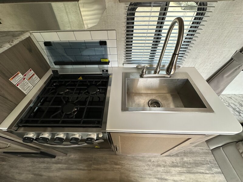 2021 Gulf Stream Vista Cruiser 19MBS   - Photo 12 - Goshen, IN 46526