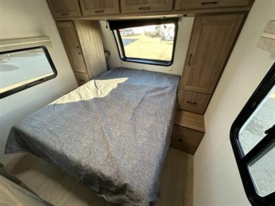 2025 Coachmen Freedom Express Ultra Lite 326BHDS   - Photo 23 - Goshen, IN 46526