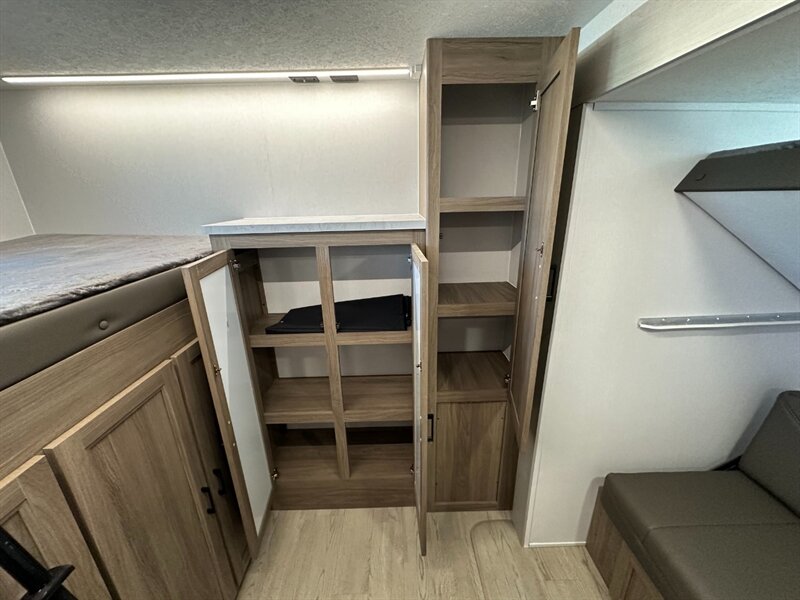 2025 Coachmen Freedom Express Ultra Lite 326BHDS - Photo 20 - Goshen, IN 46526
