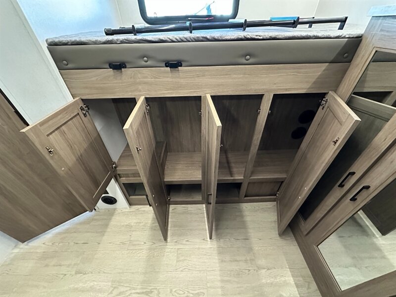 2025 Coachmen Freedom Express Ultra Lite 326BHDS - Photo 21 - Goshen, IN 46526