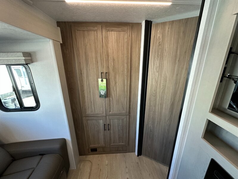2025 Coachmen Freedom Express Ultra Lite 326BHDS - Photo 15 - Goshen, IN 46526