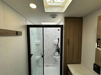 2025 Coachmen Freedom Express Ultra Lite 326BHDS   - Photo 27 - Goshen, IN 46526