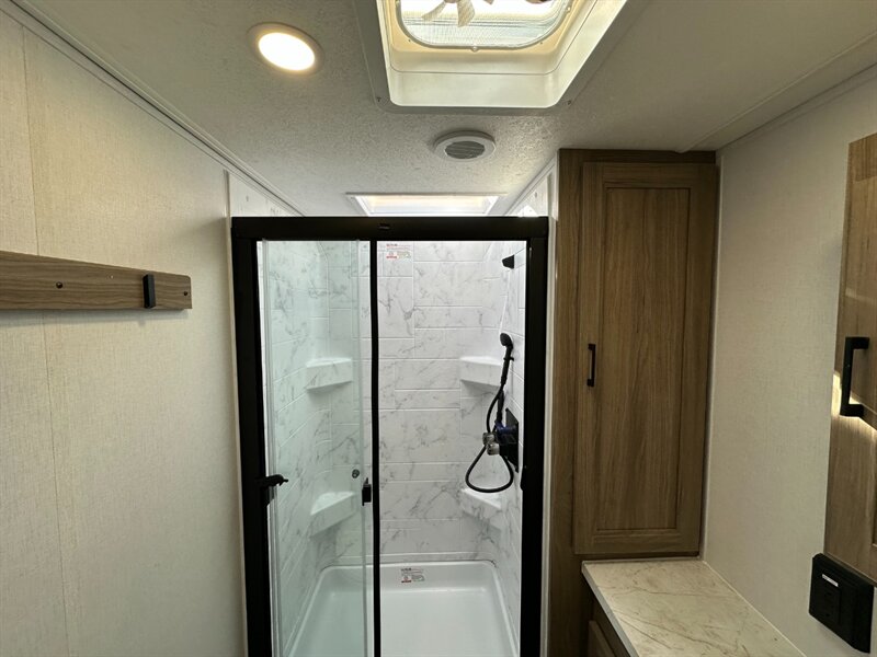 2025 Coachmen Freedom Express Ultra Lite 326BHDS - Photo 27 - Goshen, IN 46526