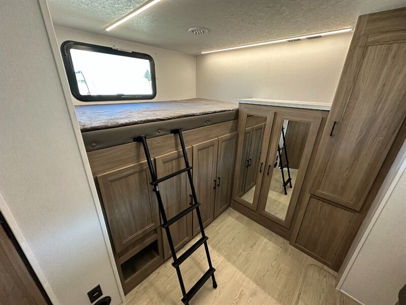 2025 Coachmen Freedom Express Ultra Lite 326BHDS - Photo 17 - Goshen, IN 46526