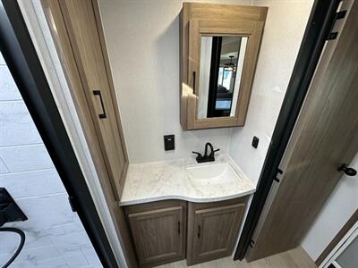 2025 Coachmen Freedom Express Ultra Lite 326BHDS   - Photo 28 - Goshen, IN 46526