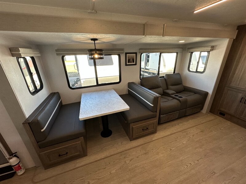 2025 Coachmen Freedom Express Ultra Lite 326BHDS - Photo 12 - Goshen, IN 46526