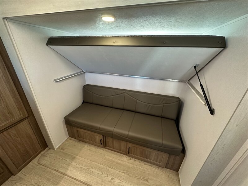 2025 Coachmen Freedom Express Ultra Lite 326BHDS - Photo 18 - Goshen, IN 46526