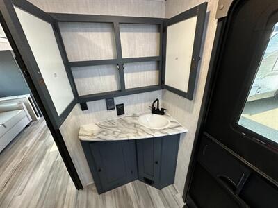 2026 Coachmen Apex Ultra-Lite 246BARV   - Photo 34 - Goshen, IN 46526