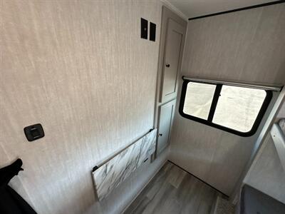 2026 Coachmen Apex Ultra-Lite 246BARV   - Photo 27 - Goshen, IN 46526