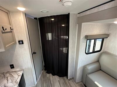 2026 Coachmen Apex Ultra-Lite 246BARV   - Photo 31 - Goshen, IN 46526