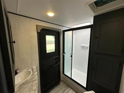 2026 Coachmen Apex Ultra-Lite 246BARV   - Photo 33 - Goshen, IN 46526