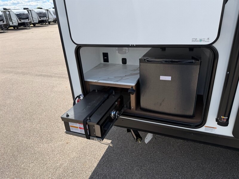 2027 Coachmen Apex Nano 208BHS - Photo 9 - Goshen, IN 46526