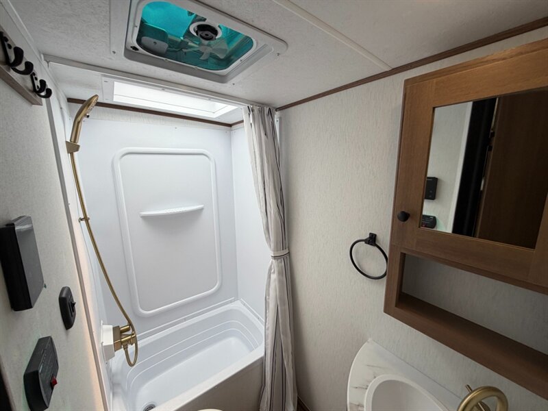 2027 Coachmen Apex Nano 208BHS - Photo 18 - Goshen, IN 46526