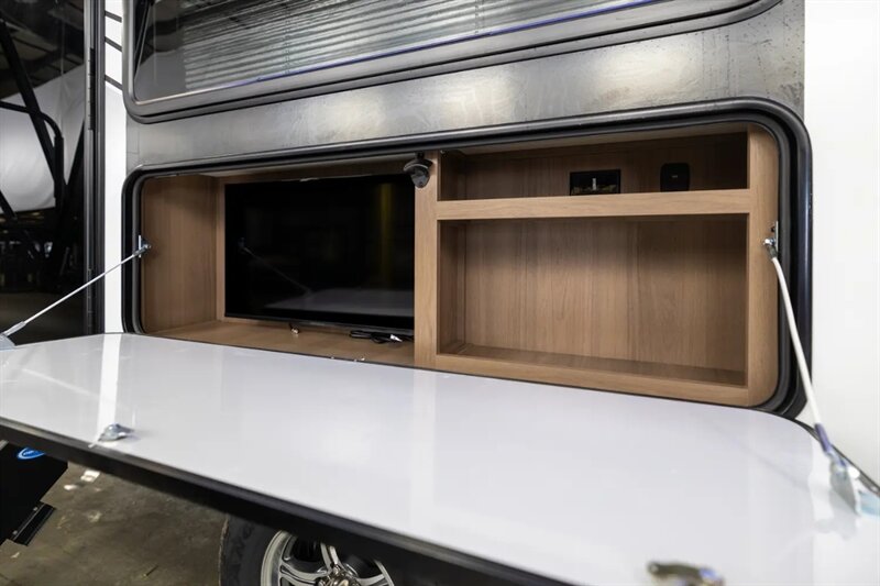 2026 Coachmen Apex Nano 216RKS - Photo 3 - Goshen, IN 46526