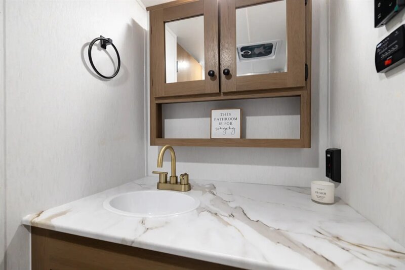 2026 Coachmen Apex Nano 216RKS - Photo 8 - Goshen, IN 46526