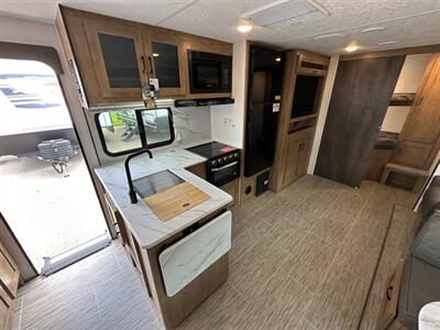 2024 Coachmen Freedom Express Ultra Lite 294BHDS   - Photo 16 - Goshen, IN 46526