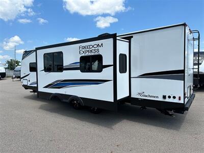 2024 Coachmen Freedom Express Ultra Lite 294BHDS   - Photo 8 - Goshen, IN 46526