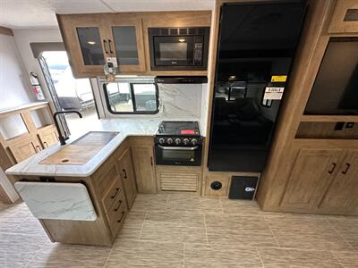 2024 Coachmen Freedom Express Ultra Lite 294BHDS   - Photo 18 - Goshen, IN 46526