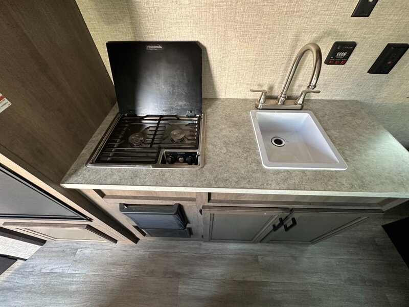 2022 Jayco Jay Flight SLX 195RB - Photo 12 - Goshen, IN 46526