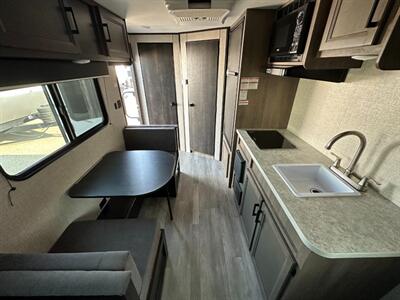 2022 Jayco Jay Flight SLX 195RB   - Photo 9 - Goshen, IN 46526