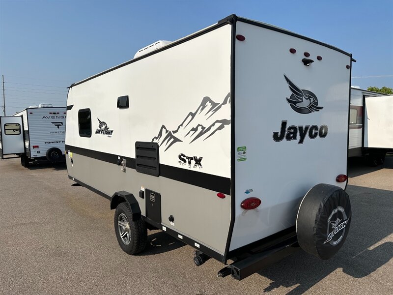 2022 Jayco Jay Flight SLX 195RB - Photo 3 - Goshen, IN 46526