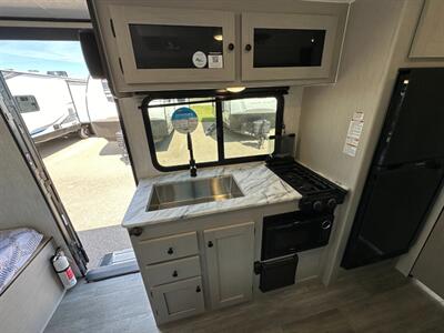 2025 Coachmen Apex Nano 185BH   - Photo 15 - Goshen, IN 46526