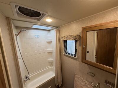 2019 Forest River Flagstaff Micro Lite 25BRDS   - Photo 18 - Goshen, IN 46526