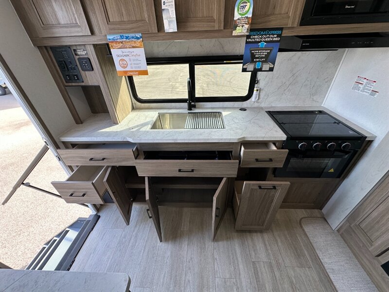 2026 Coachmen Freedom Express Ultra Lite 245RKS - Photo 17 - Goshen, IN 46526