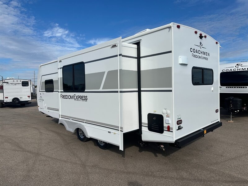 2026 Coachmen Freedom Express Ultra Lite 245RKS - Photo 6 - Goshen, IN 46526