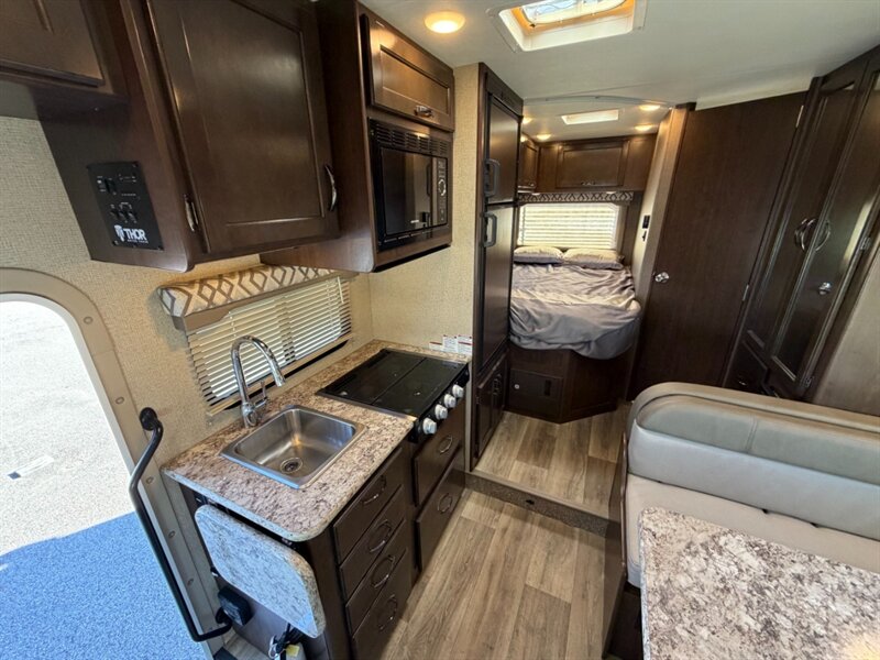 2019 Thor Four Winds 22E - Photo 9 - Goshen, IN 46526