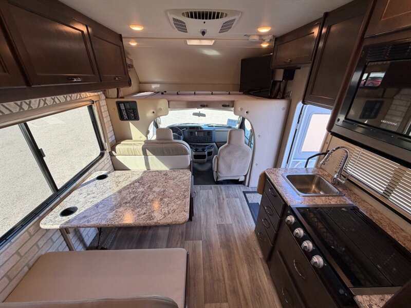 2019 Thor Four Winds 22E - Photo 11 - Goshen, IN 46526