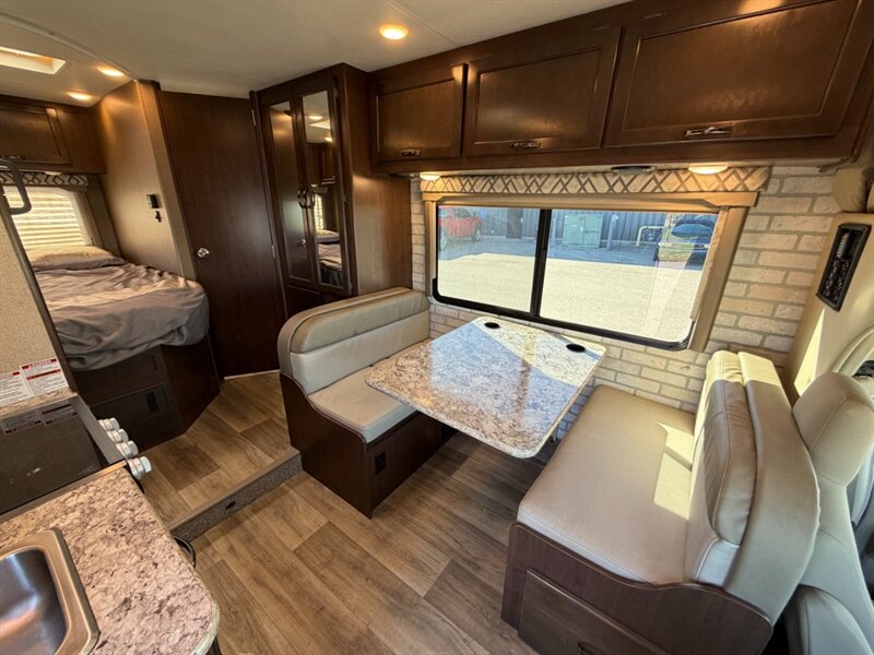 2019 Thor Four Winds 22E - Photo 8 - Goshen, IN 46526