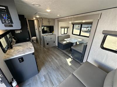 2025 Coachmen Apex Ultra-Lite 241BHS   - Photo 10 - Goshen, IN 46526