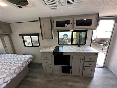 2025 Coachmen Apex Nano 190RBS   - Photo 18 - Goshen, IN 46526