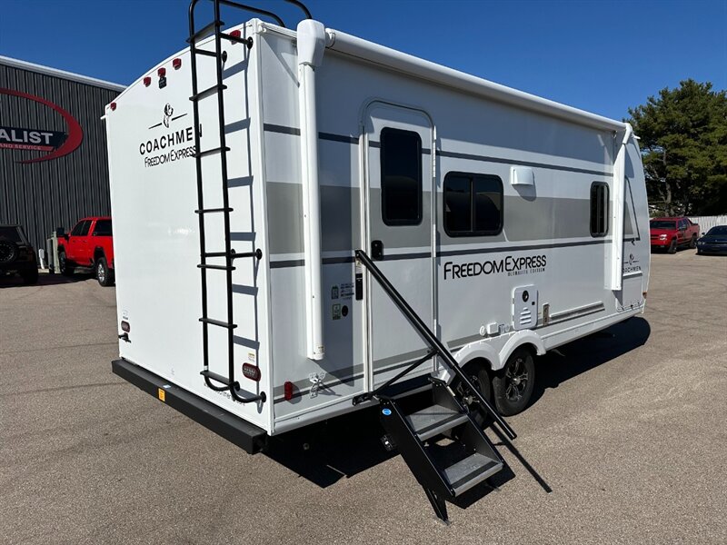 2026 Coachmen Freedom Express Ultra Lite 192RBS - Photo 6 - Goshen, IN 46526