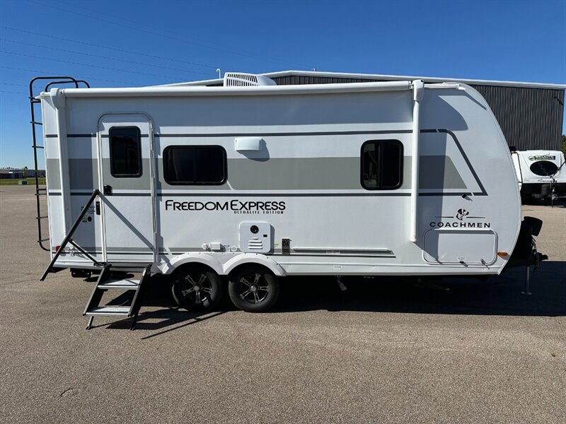 2026 Coachmen Freedom Express Ultra Lite 192RBS - Photo 5 - Goshen, IN 46526