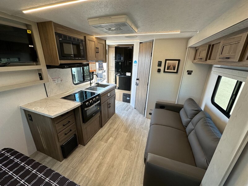 2026 Coachmen Freedom Express Ultra Lite 192RBS - Photo 13 - Goshen, IN 46526