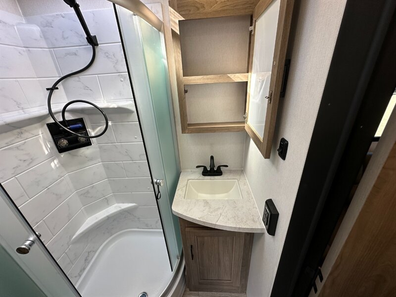 2026 Coachmen Freedom Express Ultra Lite 192RBS - Photo 24 - Goshen, IN 46526