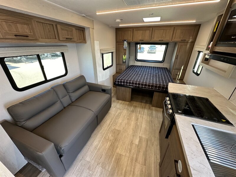 2026 Coachmen Freedom Express Ultra Lite 192RBS - Photo 12 - Goshen, IN 46526