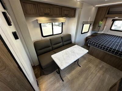 2026 Coachmen Freedom Express Select 19SE   - Photo 13 - Goshen, IN 46526